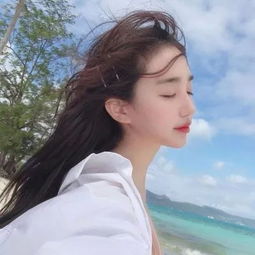 两端固定的纸张拱起所成曲线的方程是什么？