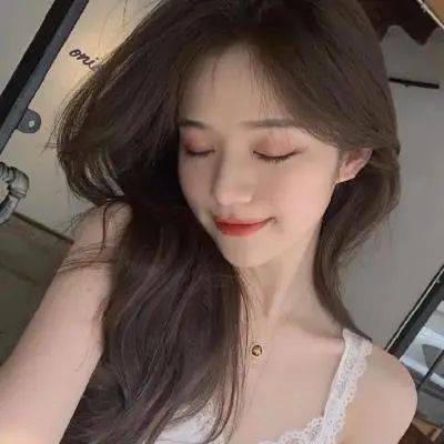 男子卧铺车上脱衣面对女乘客裸睡