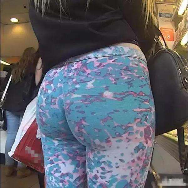 大脚吉普车